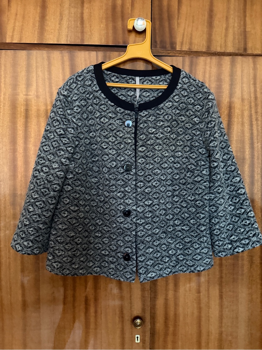 Cashmere Women's Grey Patterned Button-Front jacket. New!